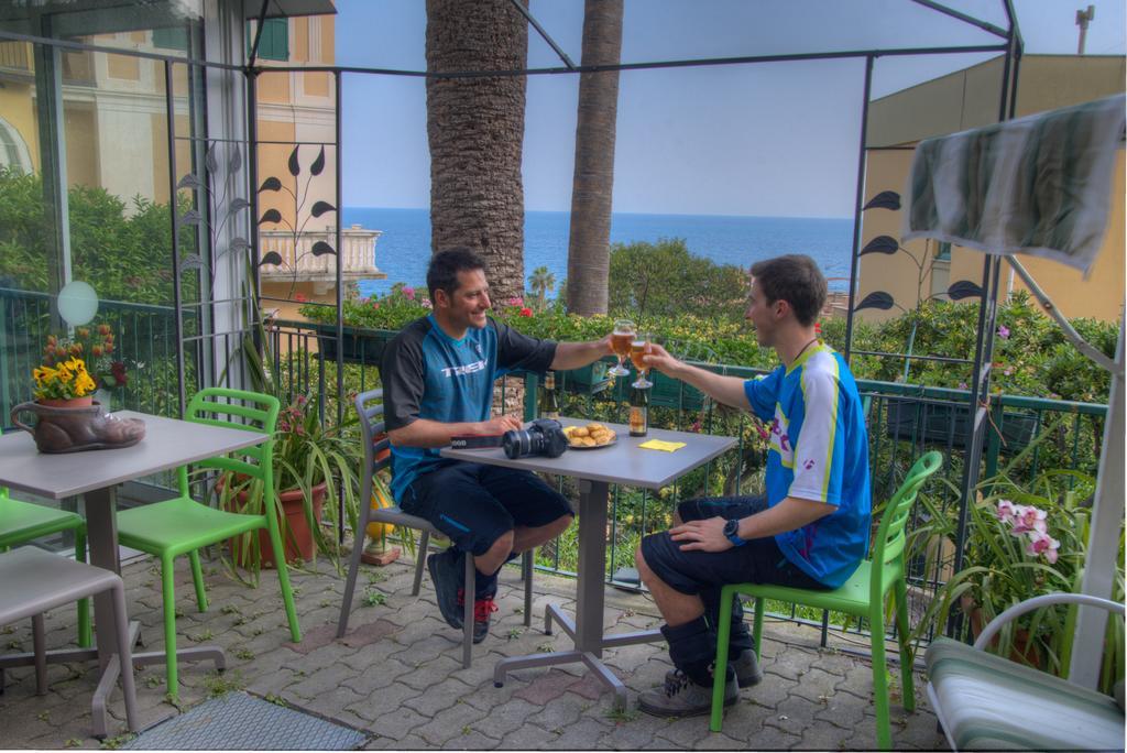 Hotel Deutsche Familien Finale Ligure Luaran gambar