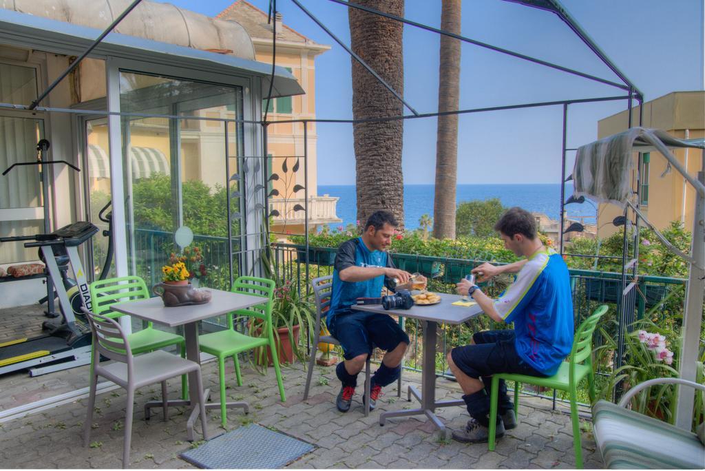 Hotel Deutsche Familien Finale Ligure Luaran gambar