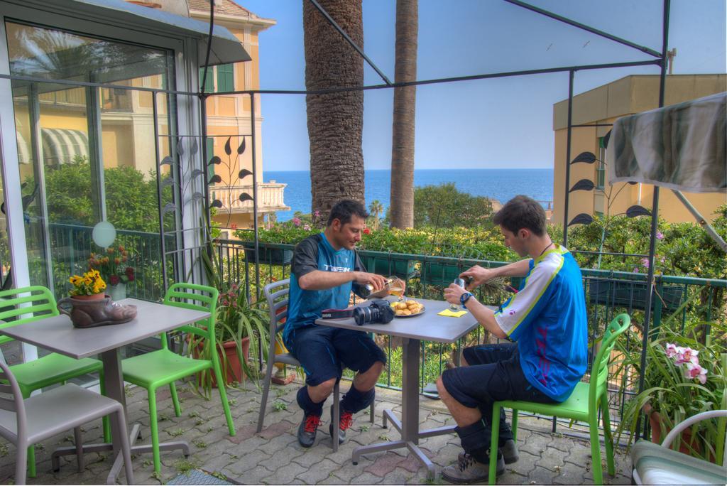 Hotel Deutsche Familien Finale Ligure Luaran gambar