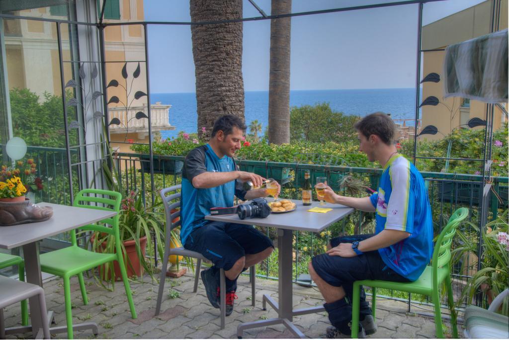Hotel Deutsche Familien Finale Ligure Luaran gambar