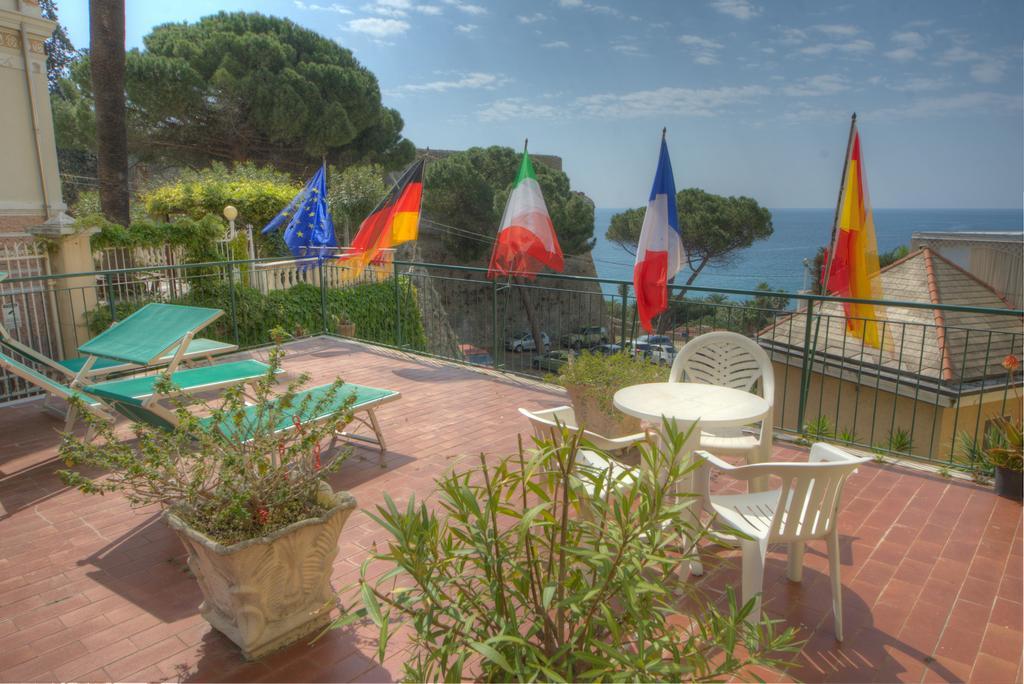 Hotel Deutsche Familien Finale Ligure Luaran gambar
