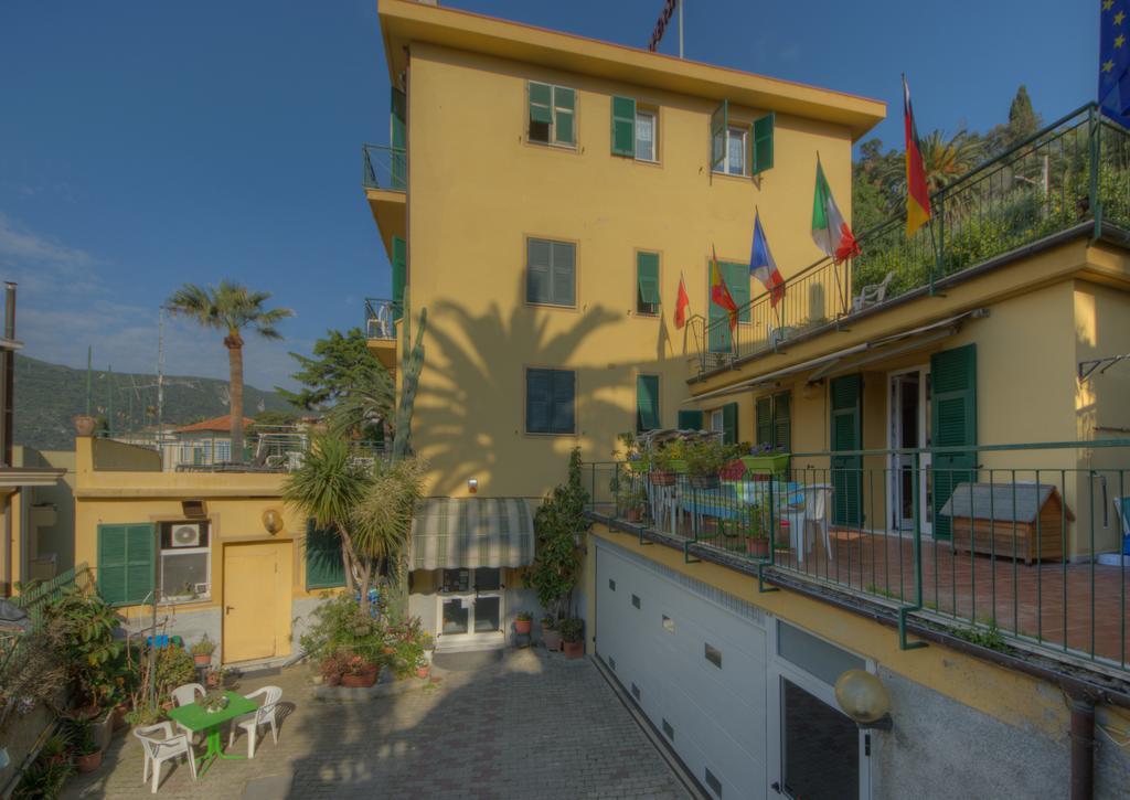 Hotel Deutsche Familien Finale Ligure Luaran gambar